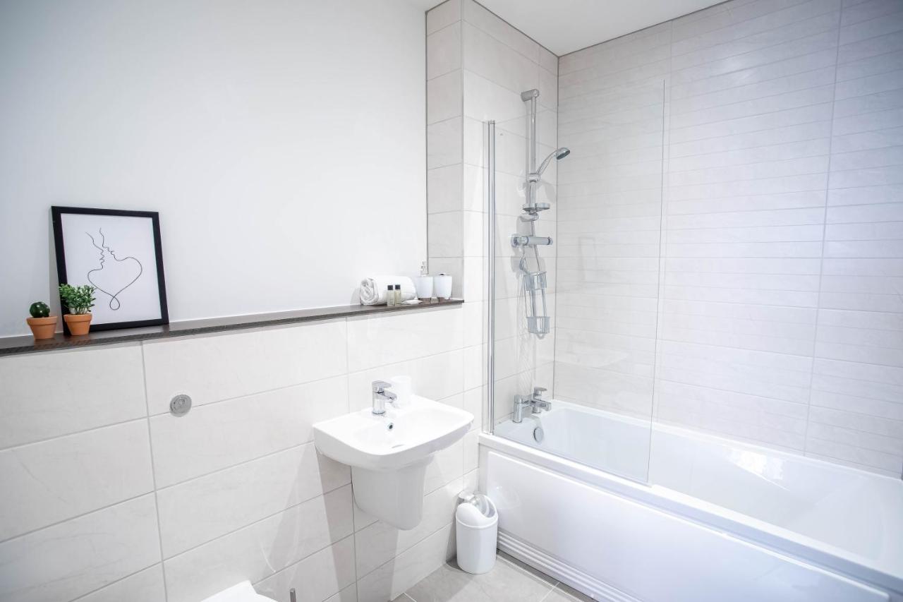 Luxury Apartments Available Next To Train Station - The Wallgate Apartments Wigan - Free Parking Dış mekan fotoğraf